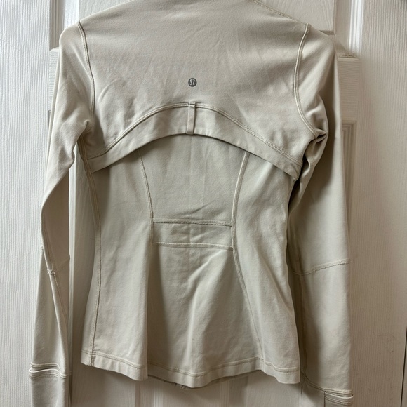 LULULEMON DEFINE JACKET IN LIMITED EDITION COLOUR “WHITE OPAL” - Picture 3 of 5